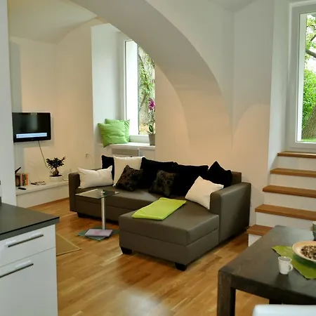Apartment Im Univiertel Mit Garten