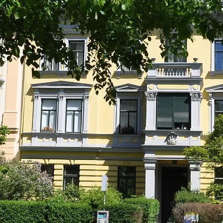 Im Univiertel Mit Garten גראץ