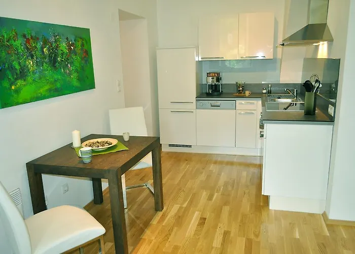 Im Univiertel Mit Garten